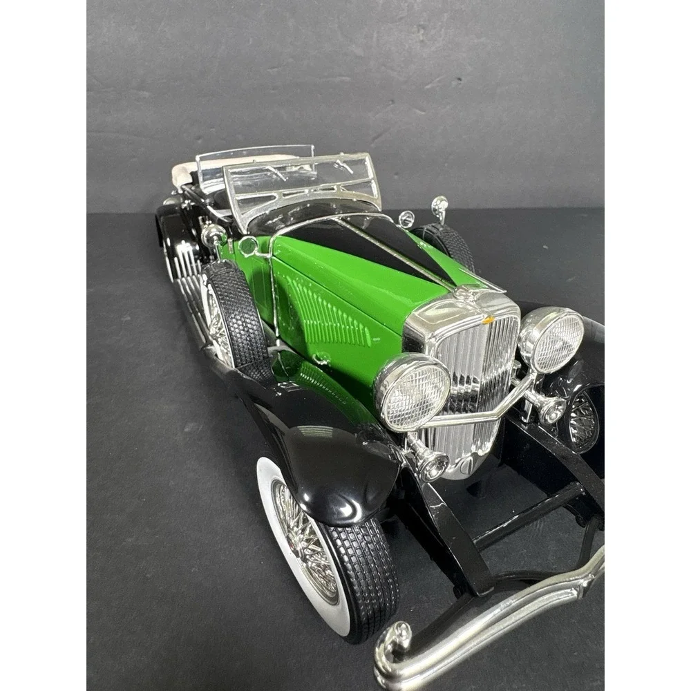 1934 Duesenberg Convertible Green Black 1:18 Signature Models Diecast Car